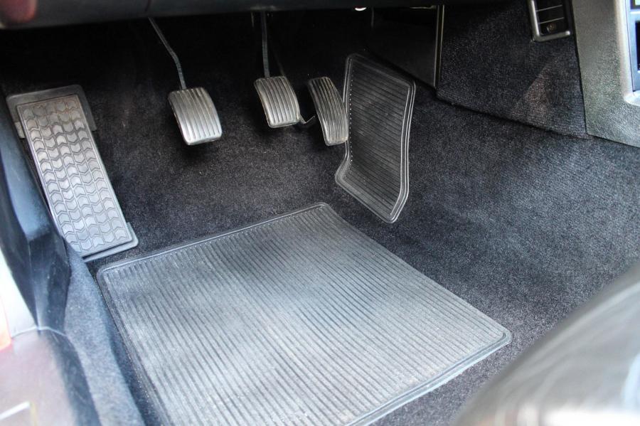 Детали интерьера Chrysler Conquest TSi 1987 года  (фото 70 из 137)